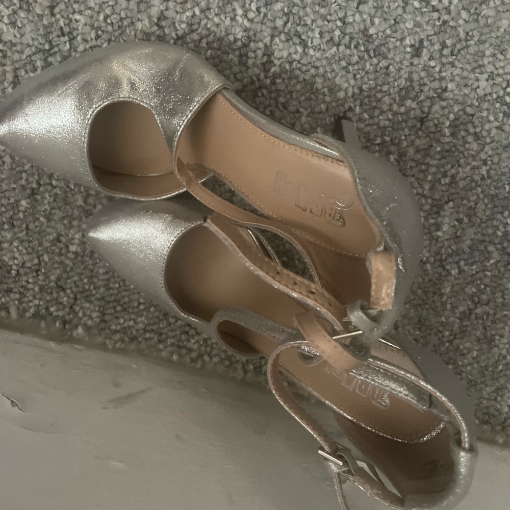 Dressy shoes with straps, metallic gray